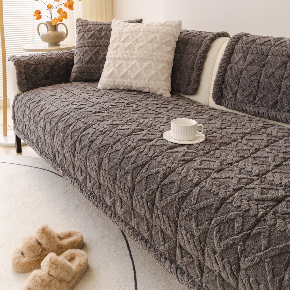 【SlumberHome】 Solid Color Quilted Sofa Cover - 1 Count Soft Couch Cover for Sofa, Non-slip Cushion Protector for Home Living Room, Bedroom