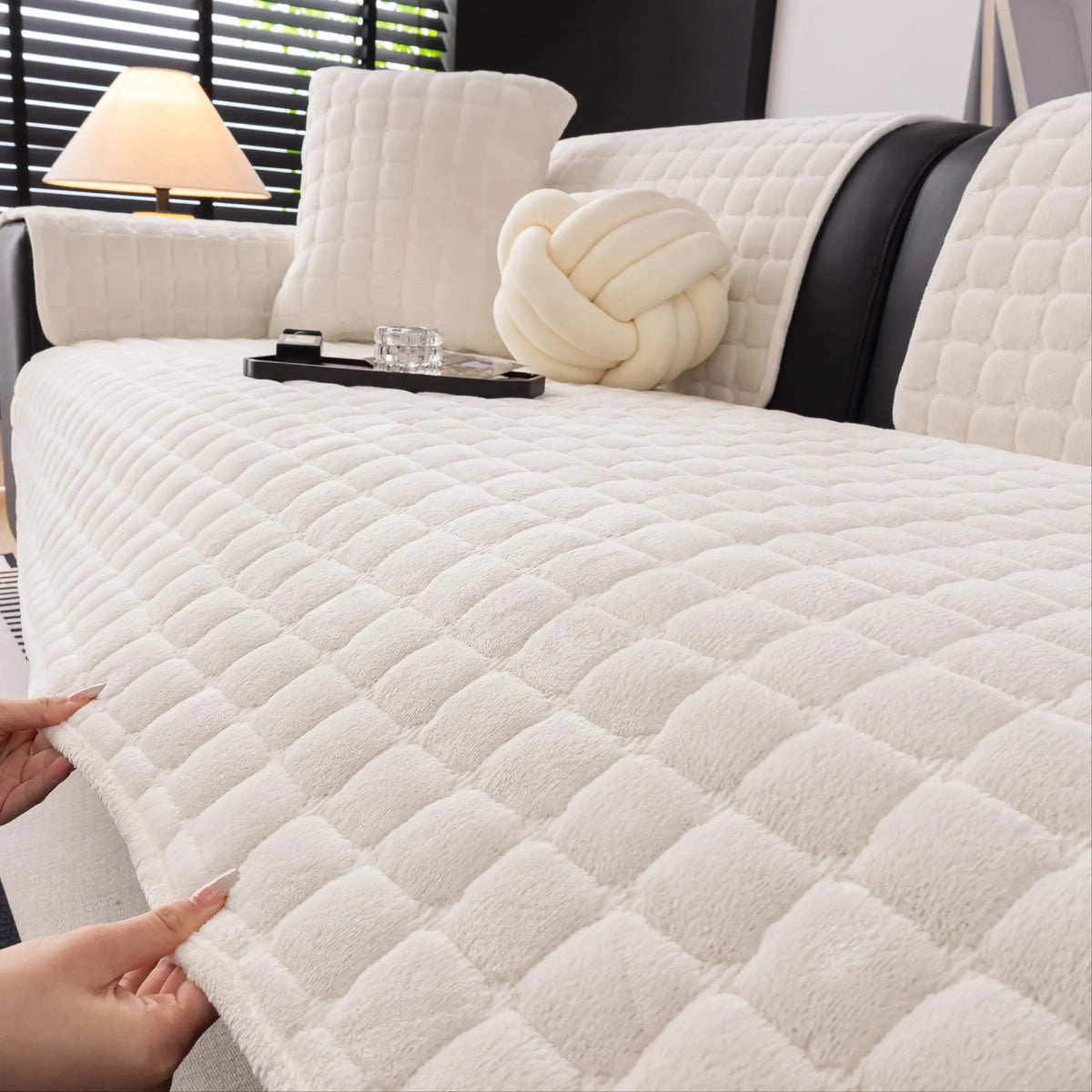 Solid colour Thick Plush Sofa couch cover, 1 PC Quilted Non Slip Washable Couch Cushion Cover Pad, Pet-Friendly Soft Velvet Sofa Protector, for Armchair, Loveseat, Sectional & Multi-Seater Sofas, Modern Cozy Living Room Decor, Sofa Slipcover.