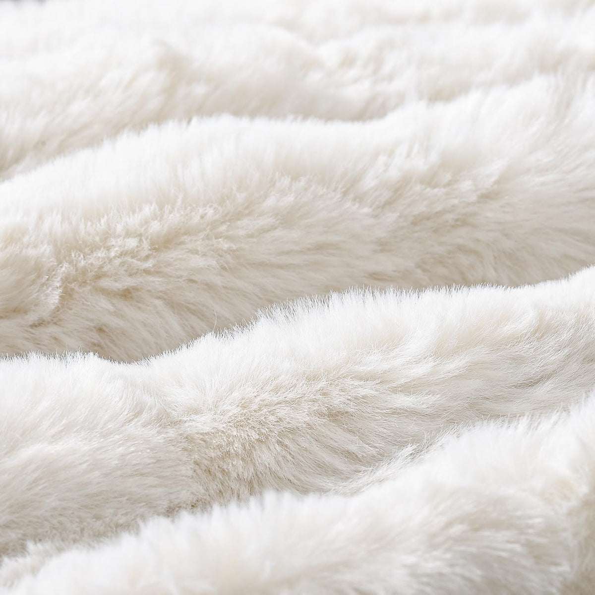 MADIZZ Pack of 2 Thick Plush Faux Wool Throw Pillow Covers Soft Boho Throw Pillows Luxurious Cushion Covers for Couch Sofa Bedroom Living Room Home Decor 18x18 Inch Cream