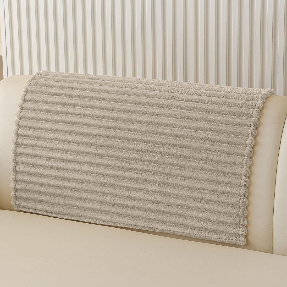 hyha Waterproof Couch Cover for Dogs, Non-Slip Pet Sofa Covers Washable