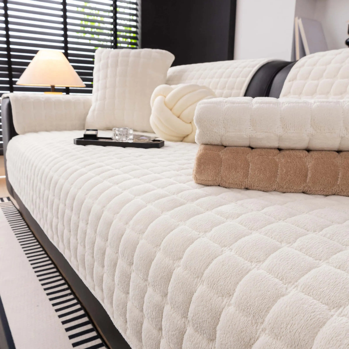 Solid colour Thick Plush Sofa couch cover, 1 PC Quilted Non Slip Washable Couch Cushion Cover Pad, Pet-Friendly Soft Velvet Sofa Protector, for Armchair, Loveseat, Sectional & Multi-Seater Sofas, Modern Cozy Living Room Decor, Sofa Slipcover.