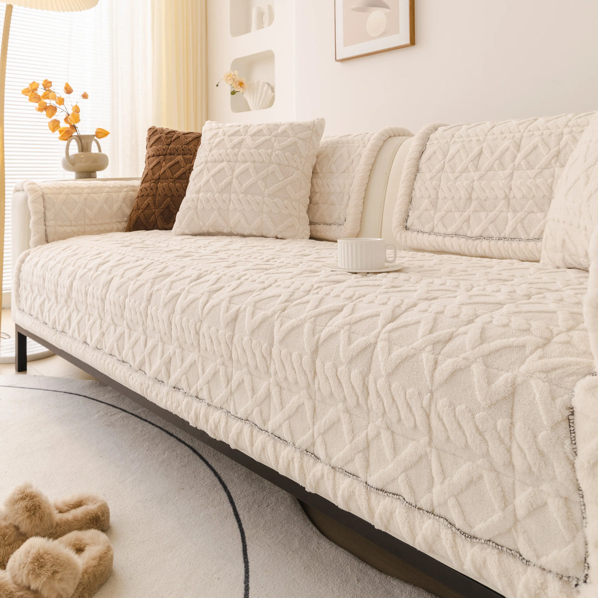 【SlumberHome】 Solid Color Quilted Sofa Cover - 1 Count Soft Couch Cover for Sofa, Non-slip Cushion Protector for Home Living Room, Bedroom