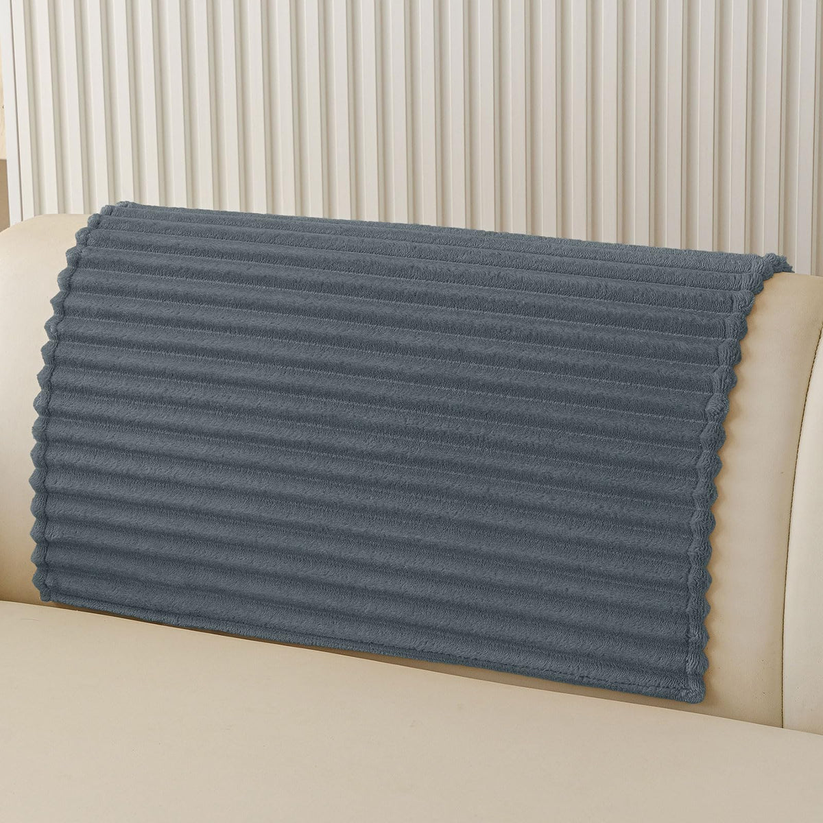 hyha Waterproof Couch Cover for Dogs, Non-Slip Pet Sofa Covers Washable